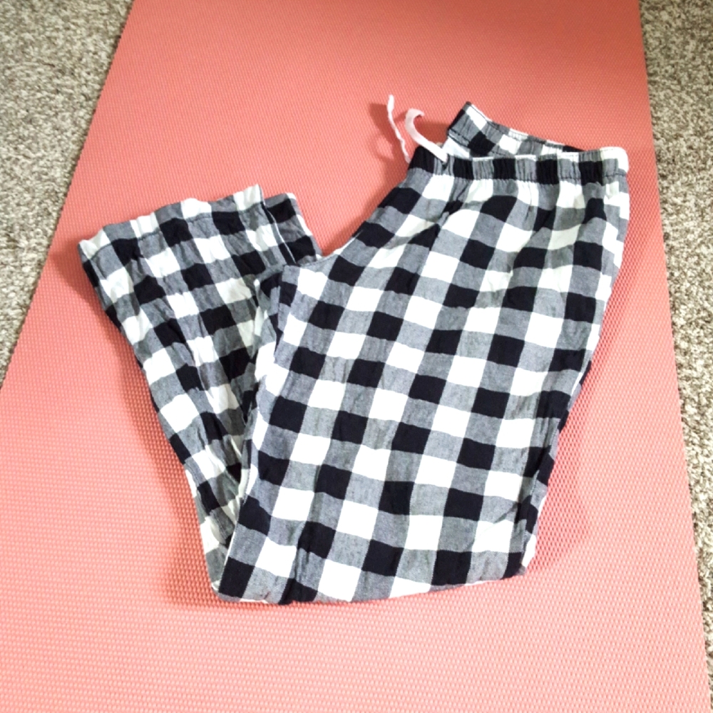 Old Navy Black & White Flannel Pajama pants